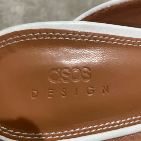 White elegant low heels - Picture 2 of 4